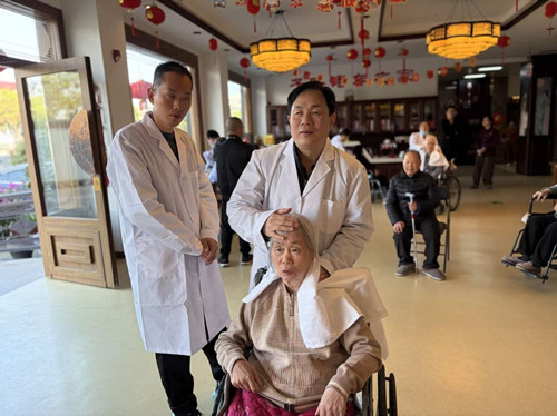 学习雷锋    盲按义诊